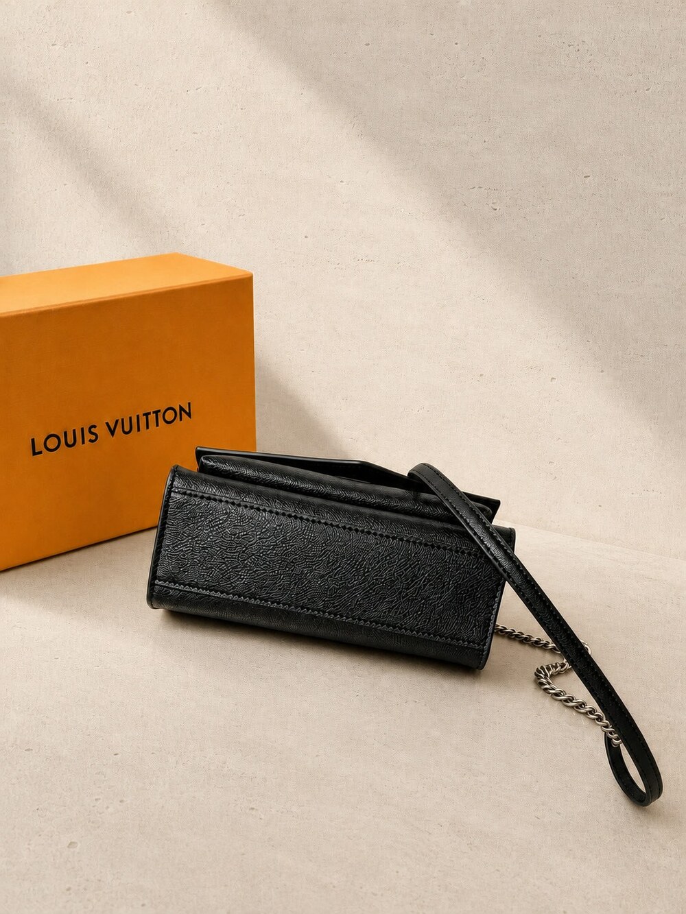 Louis Vuitton Mylockme Grained Leather Chain Shoulder Bag with Silver Hardware - Picture 2 of 6